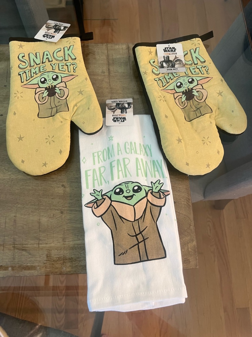 Star Wars Grogu Yellow Oven Mitts and White Tea Towel Set